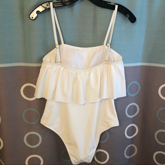 **WHITE** Women’s Ruffle Bandeau One-Piece - Picture 4 of 5